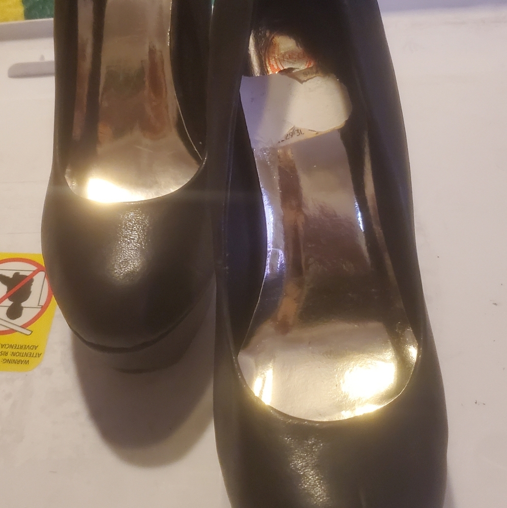 Black learher 6in heels Red trice